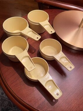 🌷Vintage Tupperware Tan Color Nesting Measuring Cups Set of 5